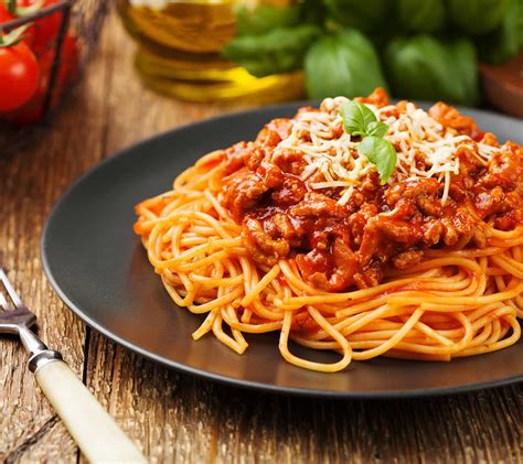 If you're in a hurry, quickly brown your choice of ground meat and. Spaghetti bolognese - Foodwiki - Thuisbezorgd.nl