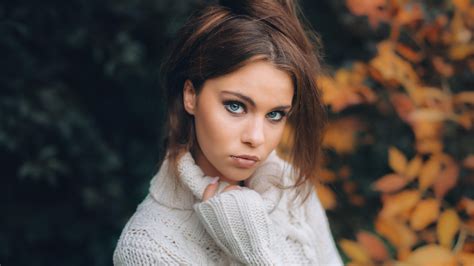 sexy slim blue eyed long haired brunette teen girl wallpaper 5574 1920x1080 1080p wallpaper