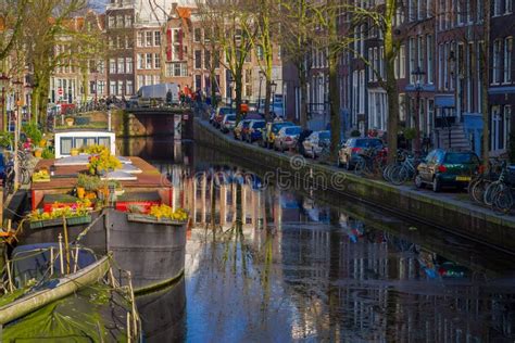 Mooie Openluchtmening Van Huizen En Boten Op Het Kanaal Van Amsterdam