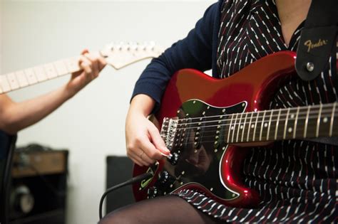 Tuto Pour Jouer De La Guitare - Apprendre à jouer de la guitare en 5 étapes - musee
