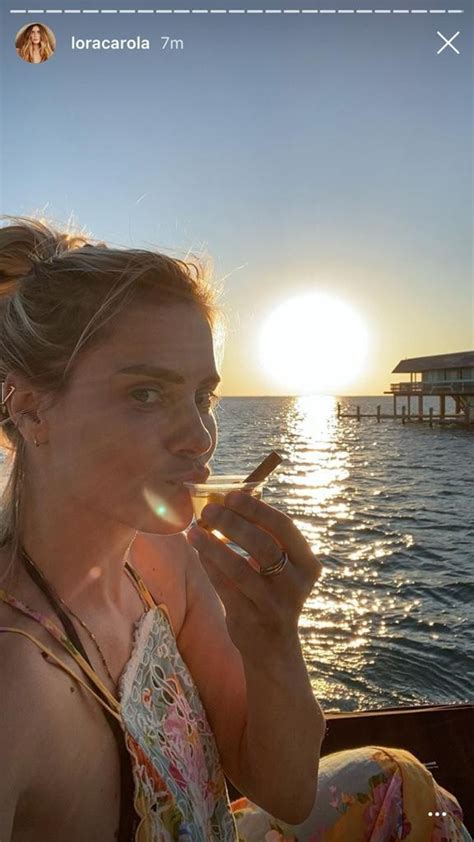 Carolina Dieckmann Faz Selfie E Registra Pôr Do Sol Em Destino
