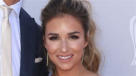 Jessie James Decker Goes Busty In Tiny Daisy Dukes And Thigh High Boots Tanvir Ahmed Anontow