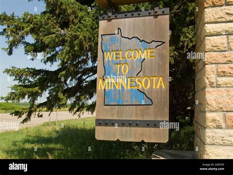 Welcome To Minnesota Sign Stock Photo Alamy