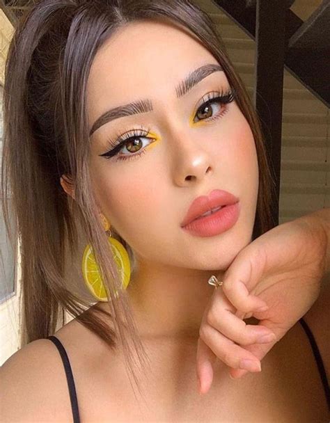 Modern And Gorgeous Makeup Styles For Teenage Girls Yellow Makeup