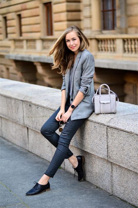 chic outfits that will make you add a grey blazer to your wardrobe