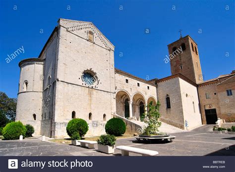 Osimo endüstriyel mutfak ekipmanları, konya osimo endüstriyel mutfak ekipmanları. osimo cathedral, osimo, marche, italy Stock Photo ...