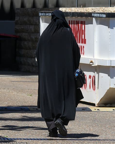 Muslims Women In Sydney Arent Allowed To Talk About Their Burkas Daily Mail Online