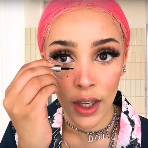Doja Cat S Unique Take On E Girl Beauty Has Helped Her Shoot To Viral