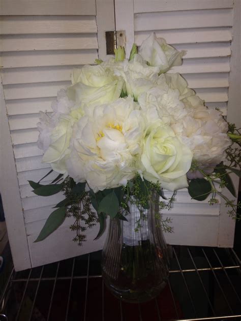White roses white lizi white hydrangea clutch bridal bouquet | White hydrangea, White roses 
