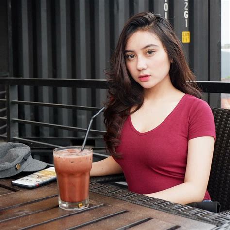 New Instagram Social Media Instagram Asian Beauty Curvy Photo And Video Celebrities Celebrity