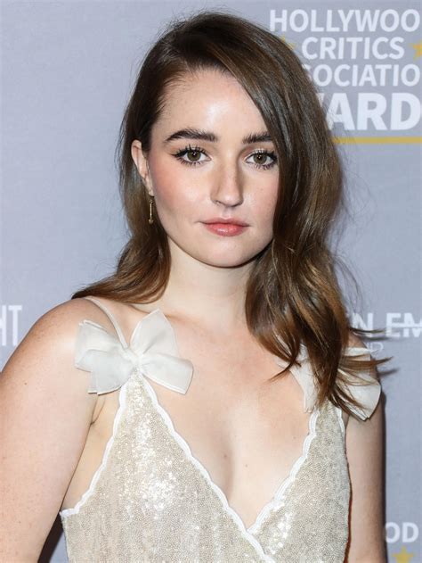 Gorgeous Kaitlyn Dever Looks Smoldering With Her Soft Breasts On