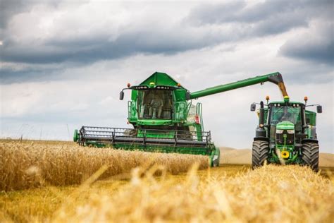 40 Unforgettable Harvest 2016 Moments Captured By John Deere Fans