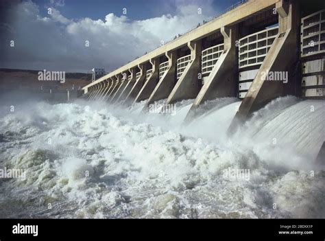 Mcnary Dam Hi Res Stock Photography And Images Alamy