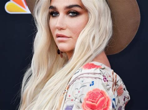 Kesha Topless At The Vmas Rainbow Naked Boob Wins Instagram