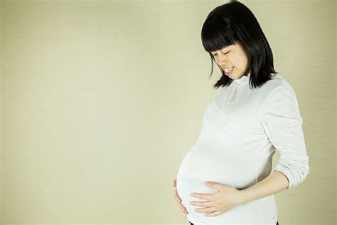 妊娠中の女性の写真 女性 妊娠している アジア人 中国語 妊婦 腹 若い Piqsels