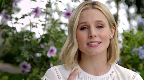 Kristen Bell Reveals A Neutrogena® Naturals Secret Ingredient Pivot Salutes Neutrogena