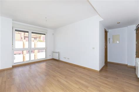 Piso de 80m2 , 3 dormitorios, salón comedor con salida a terraza acristalada, cocina amueblada y piso en calle del puerto de tarancón. Piso en venta en Puente de Vallecas, Madrid, Madrid Calle ...