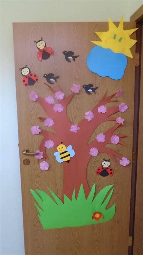 Cool Spring Door Decorations For Preschoolers 2