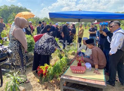 Isteri allahyarham datuk nassier wahab tidak menyangka permohonan maaf yang dibuat suaminya selasa lalu menjadi petanda dia akan pergi buat selamanya. "Dia ada minta maaf… tapi masa tu tak sangka dia nak pergi ...