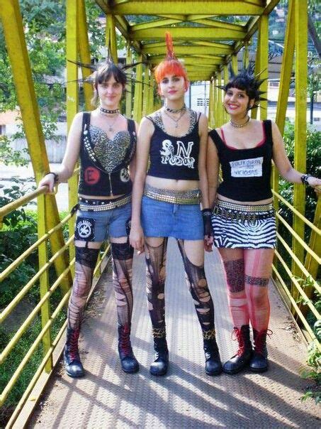 More Punk Hotness Moda Punk De Los 80 Mujeres Góticas Subcultura Punk