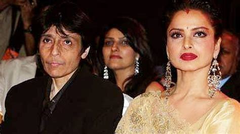 Rekha In Live In Relationship With Her Female Manager Farzana Author