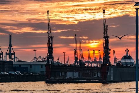 所属板块： 沪深a股 深市a股 it指数 深证成指 深证综指 分拆上市 深圳本地 信托重仓 基金重仓 金融参股 保险重仓 股权激励. 臺中關108年春節連續假期期間通關服務不打烊 - 進出口報關 報關行推薦 海運空運 三角貿易 貨運物流 - 華順 ...
