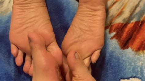 Ultimate Footsie W Blonde Milf Bella Ink Foot Compare Foot Massage Soles Rich Peruvians
