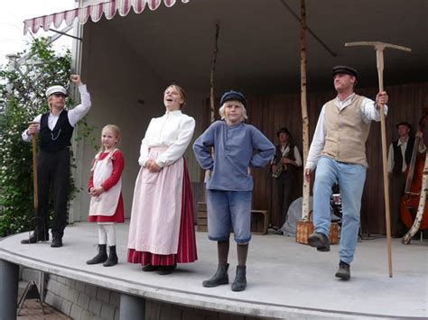 Gefühlt ist es der trubeligste platz der insel. Erlebnispark Astrid Lindgrens Värld in Schweden - Smaland