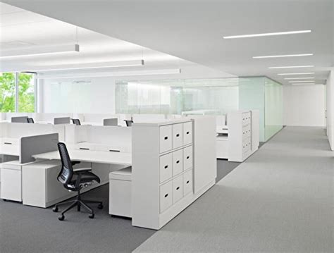 White Office Interior Design By Garcia Tamjidi Open Office Areas With