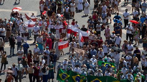 Pope Francis: Be witnesses to the experience of God's beauty