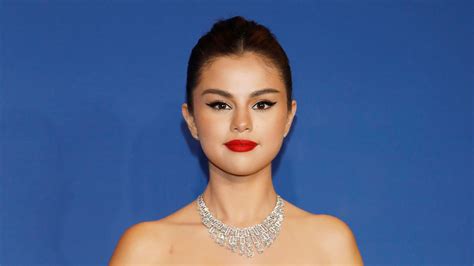 All rights on pictures and content belongs to their authors and owners. Selena Gomez Shared the Moisturizer She Uses Under All Her ...