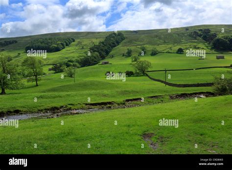 Edge Of Yorkshire Dales Hi Res Stock Photography And Images Alamy
