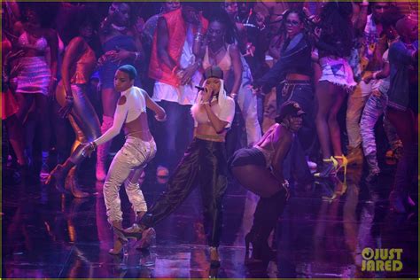 rihanna sings work and more for mtv vmas 2016 dance hall performance video photo 3744070