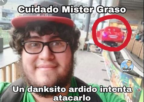 A Man Wearing Glasses And A Red Hat With The Caption Cuidado Mister Grasso