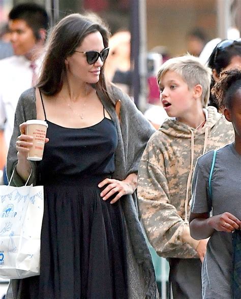 Córka Angeliny Jolie Chce Zmienić Płeć Już Dziś Wygląda I Ubiera Się Jak Chłopiec ZdjĘcia