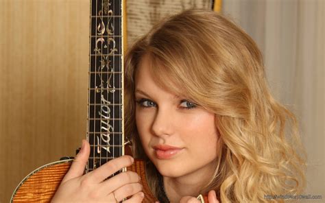 Taylor Swift Sexy With Guitar Wallpaper Windows 10 Wallpapers