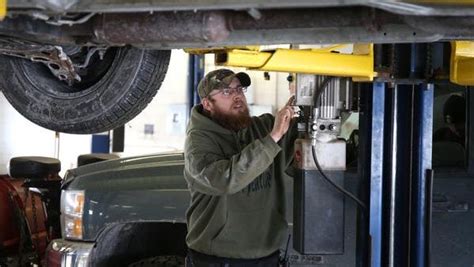Self Serve Auto Shops Cater To Diy Mechanics