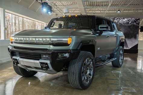 2024 Gmc Hummer Ev Suv Is Megapowerful Insanely Capable Cnet