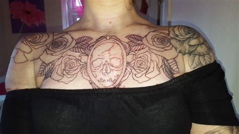 Skull And Roses Chest Tattoo😍 Chest Tattoo Tattoos Skulls And Roses