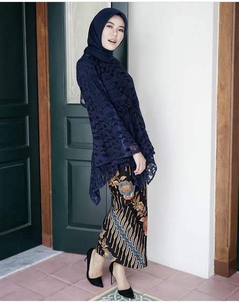 Trend Terbaru Model Kebaya Wisuda Hijab Syari My Red Gummi Bear My
