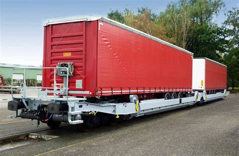 Finally: a wagon to carry standard semi-trailers throughout Europe ...
