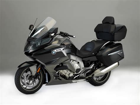 The new, exclusive sparkling storm metallic paintwork effect visibly changes between black and a warm golden. Refreshed BMW K 1600 GTL Unveiled