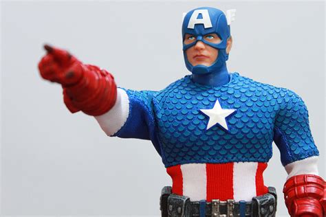 Mezcos One12 Collective Classic Captain America Exclusive Review