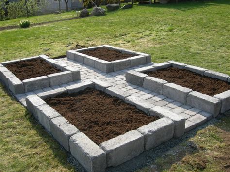 Easily picked up at your local home improvement store, with a little creativity you can use it to create garden hardscaping that will last. Pin on Algo asi...