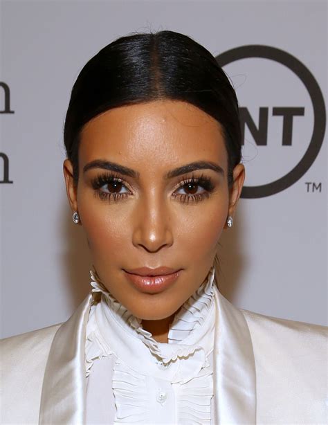 Makeup Trick In Action How Kim Kardashian Sculpted Her Face With