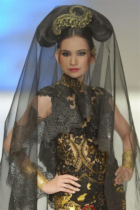 2014 Indonesia Fashion Week In Pictures Images Archival