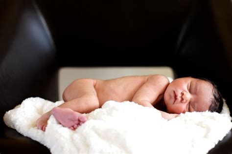 7 Tips For Photographing Newborns Without Becoming Clichéd Derivative