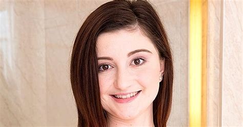 hailey little biography wiki age height career photos and more