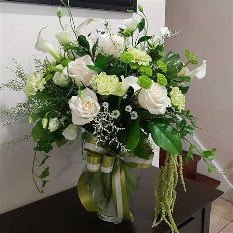 Sympathy flowers are a sweet and tasteful way of showing compassion and support for someone who has lost a loved one. Sympathy Flowers Arrangement in 2020 | Flower arrangements ...