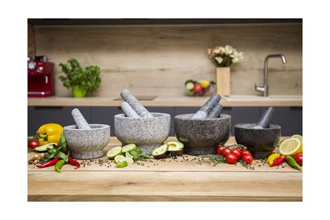 Chefsofi Extra Large 8 Inch 5 Cup Capacity Mortar And Pestle Set
